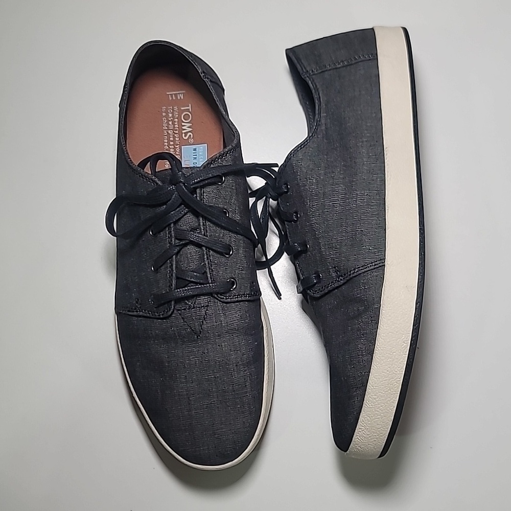 NWOT TOMS Charcoal Canvas Lace Up Sneakers
